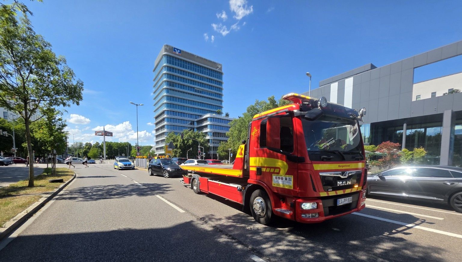 Rotes ABS Bergungsfahrzeug im Stadtgebiet von Ingolstadt
