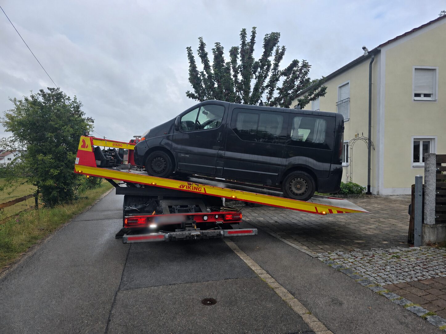 Transporter auf dem seitlich ausgerichteten ABS Drehplateau